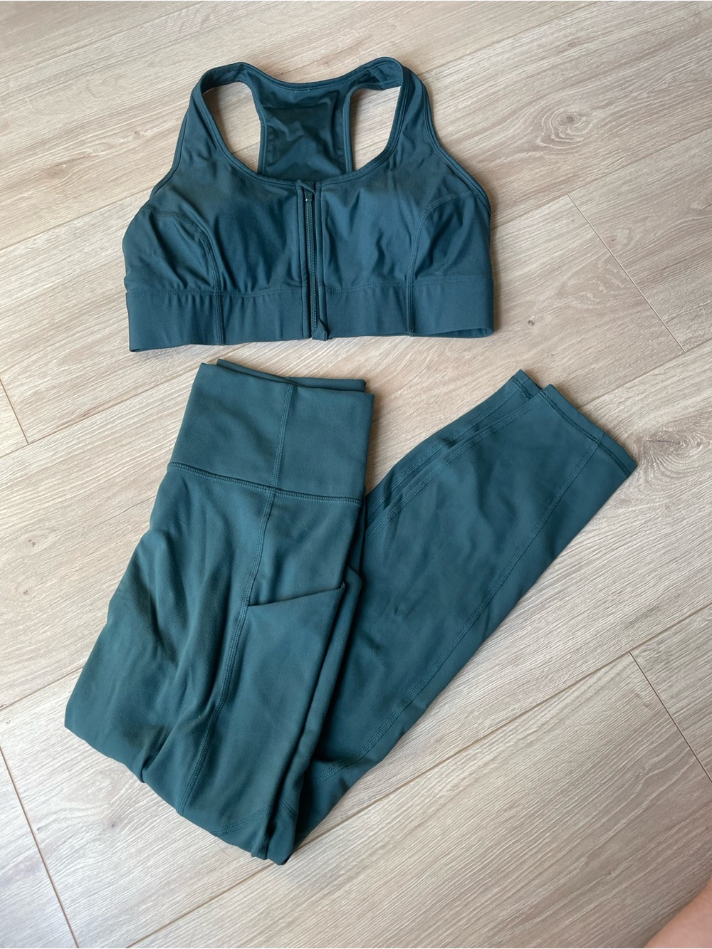 Fabletics Pine Green set